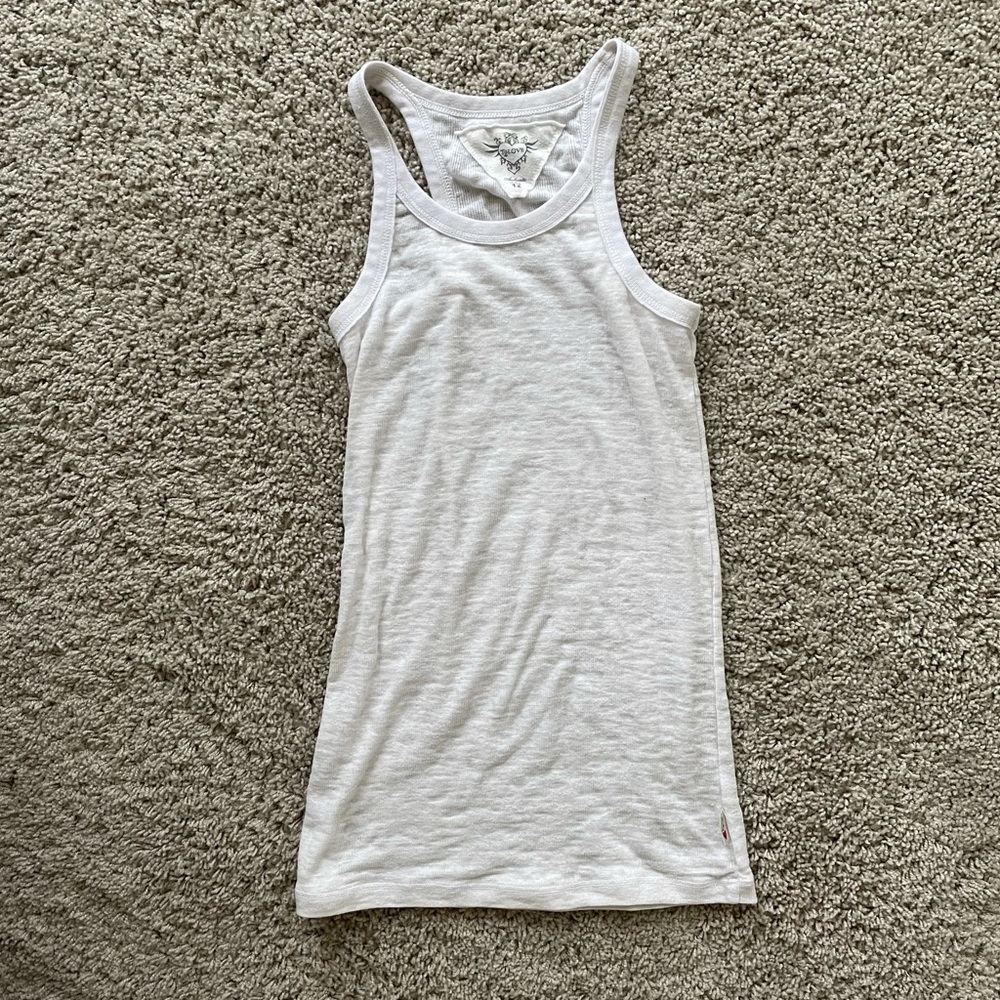 t2love white tank top